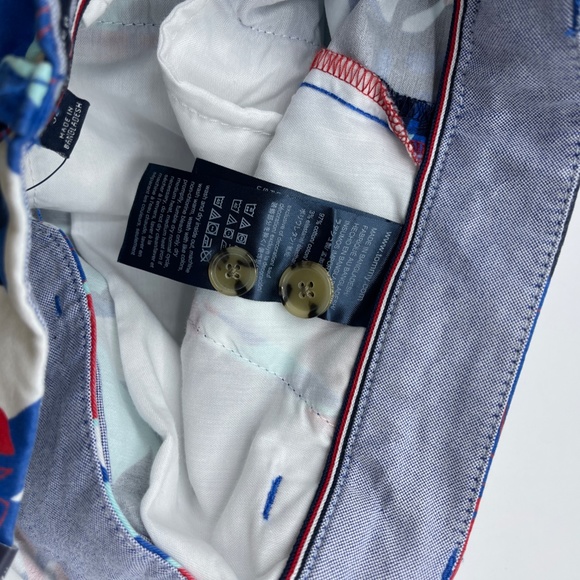 TOMMY HILFIGER 7" Regular Fit Leaf Shorts - Picture 8 of 9